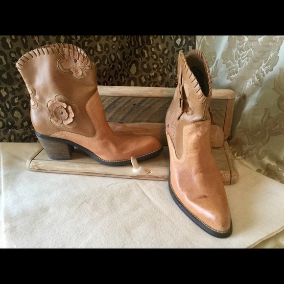 New Gorgeous Gold Brown Leather Flower Cowboy Boot - Picture 4 of 8